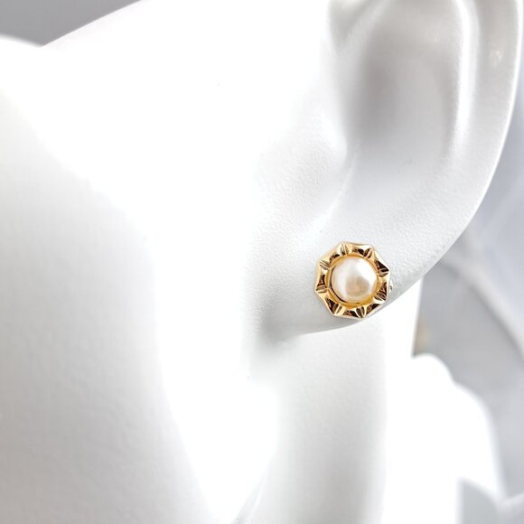 Elegant Faux Pearl Stud Earrings - Picture 2 of 5